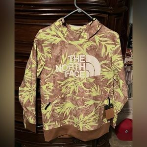 Brand new women’s medium multi color north face long sleeve pullover hoodie!